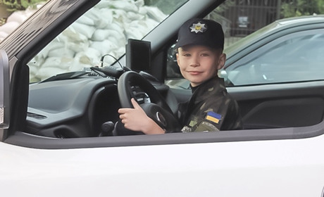 Як співак-волонтер з Чернігова Сергій Мороз знайомився з роботою київських правоохоронців. Фото