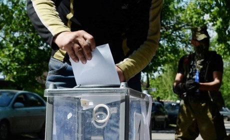 Заборонили виїжджати з міст і обходять квартири. Як окупанти проводять "референдум" на Луганщині