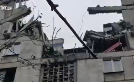 У Торецьку розбирають завали дев'ятиповерхівки, в яку окупанти поцілили напередодні