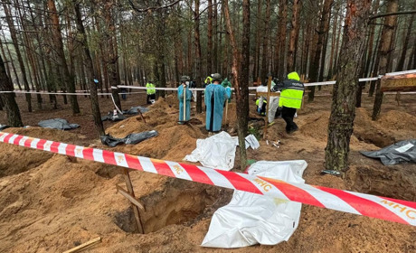 447 загиблих і закатованих: поліція закінчила ексгумацію тіл, які знайшли у лісі в Ізюмі