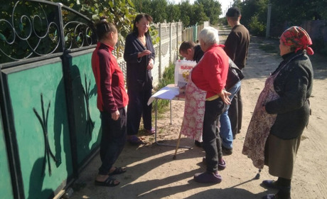 Колаборанти погрожують людям звільненням за неучасть у "референдумі", а дітям влаштували свято