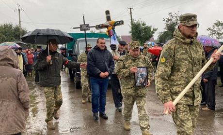 У Переяславі попрощалися із загиблим на війні Романом Довгишем, поховали героя в рідному селі ВІДЕО