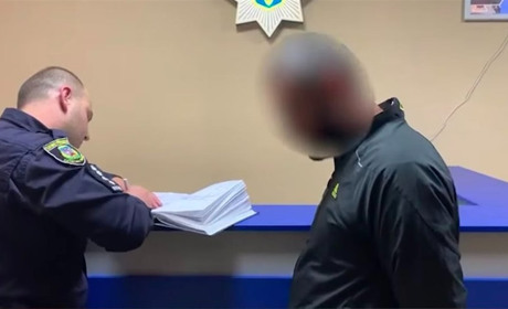 На Київщині чоловік видавав себе за військового, щоб виманити гроші у родичів
