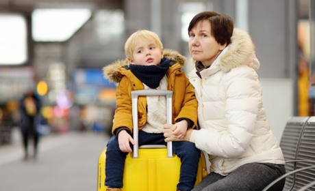 Без нотаріуса: дозвіл на виїзд дитини за кордон можна буде оформити у "Дії"