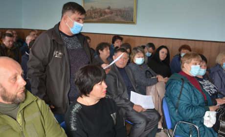 Депутати Кагарлицької міськради розглянули низку земельних питань і ухвалили звернення до Президента
