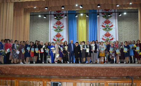 Грамоти, квіти, грошові винагороди: як у Кагарлицькій громаді відзначили День учителя