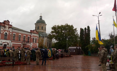 У Ніжині попрощалися із загиблим військоволужбовцем Віталієм Дворніком