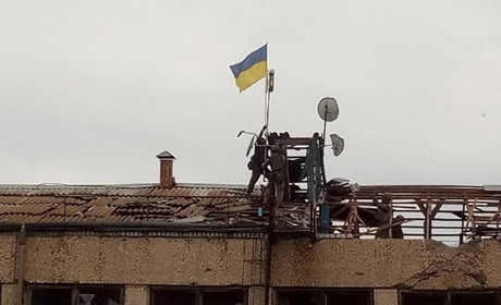 "Синьо-жовтий прапор над Миролюбівкою": бійці 128 показали фото та відео