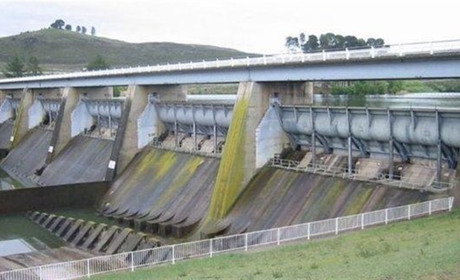 Внаслідок бойових дій знеструмлено Карлівську фільтрувальну станцію. Де можна набрати воду