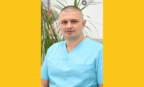 Завідувач травматологічного відділення Чортківської лікарні півтора місяця рятував бійців на фронті