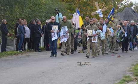 У селі Пасицели попрощалися із загиблими на фронті друзями-морськими піхотинцями
