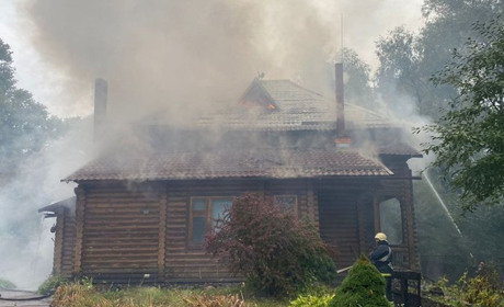 Пожежа біля Десни: горів банно-оздоровчий комплекс