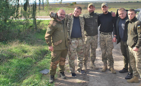 За виручені на благодійному велопробізі гроші золотонісці придбали генератор захисникам