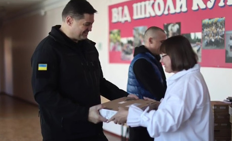 Освітяни з 33 громад Херсонщини отримали ноутбуки від компанії Google