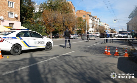 Поліція завершила спецоперацію по затриманню злочинця, який стріляв у патрульних. Затриманий помер