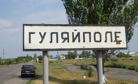 Окупанти вчергове обстріляли Гуляйполе: біля пам'ятника Шевченку величезна воронка. ВІДЕО