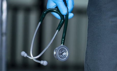 Від ліків до обстеження: які безоплатні медичні послуги можуть отримати люди похилого віку