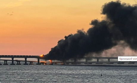 На Кримському мосту стався вибух