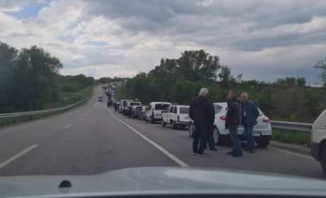 На ворожому блок-посту у Василівці тисячі людей вже десять днів чекають на виїзд з ТОТ