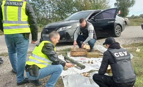 100 тисяч за гранатомети й гранати: поліція Синельникове затримала торгівця зброєю