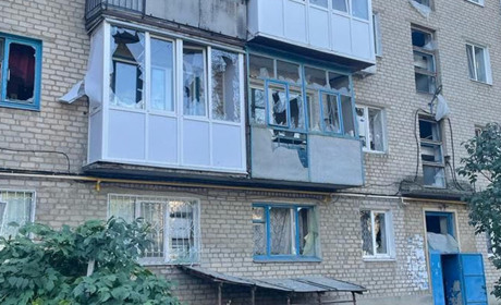 Вороги обстріляли багатоповерхівки у Кураховому. Є поранені