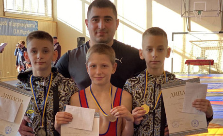 Золотоніські борці показали свою міць на святі найсильніших