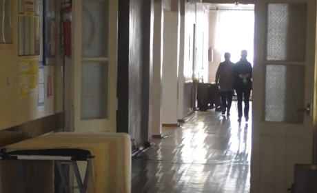 У медзакладах Добропілля тимчасово відсутні деякі лікарі. Список