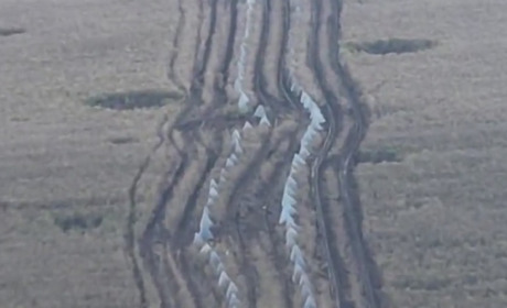 Росіяни перерили поля Луганщини та замостили їх бетонними спорудами. Як зараз виглядає лінія оборони