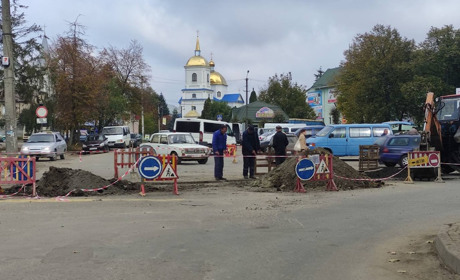 Чому в Барі перекрита дорога біля автовокзалу та що ще в громаді ремонтують комунальники