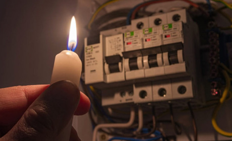 Голова уряду закликав українців запасатися теплим одягом і свічками