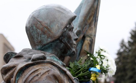 Мешканки Нікополя вітають Збройні Сили України в День захисників і захисниць