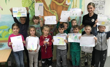 В Южному поліцейські з дітьми приготували подарунки військовим (ФОТО)