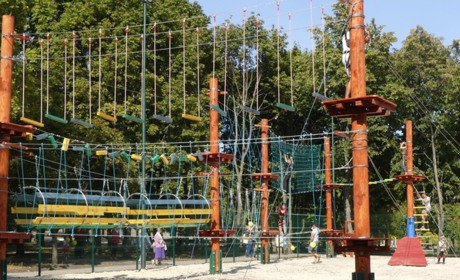 Недбалість при будівництві мотузкового парку в Лозовій. Кого покарають