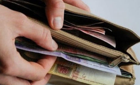 Проник до будинку і намагався викрасти гроші