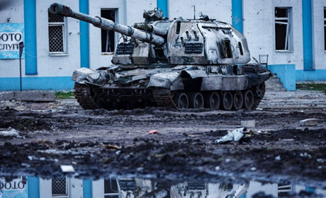 На Луганщині окупанти розміщують техніку в центрі населених пунктів. Навіщо це роблять