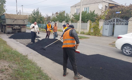 Про ремонт доріг у Первомайську: коментарі мешканців, начальника ЖКГ та звіт міського голови