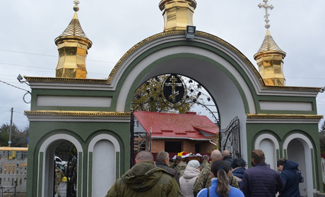 У Гадячі попрощалися із загиблим військовим Віктором Харченком