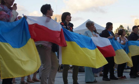 Українцям у Польщі платитимуть ще по 4,5 тисячі гривень