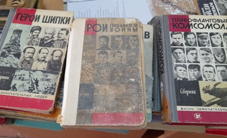 Бібліотекарі Калинівщини три тонни російськомовної макулатури перетворили на 10 тисяч гривень