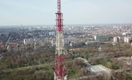 У Скадовськ масово "евакуюються" російські військові, а Херсон окупанти "відрізають" від зв'язку