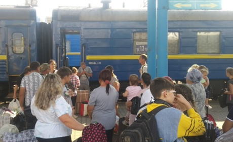 Українцям радять не повертатися в країну до весни