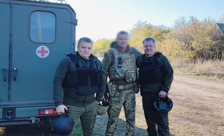 Лінія фронту: приїхати, подякувати, забезпечити. І запевнити захисників, що їхні родини під опікою
