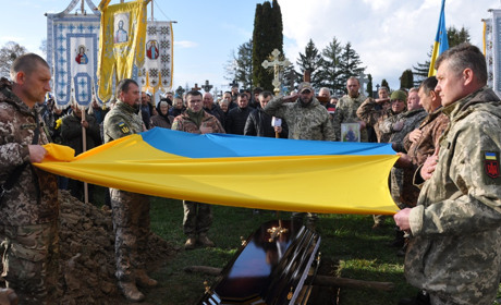 У Давидківцях, на Чортківщині, усім селом провели в останню путь загиблого воїна Солонського Дениса
