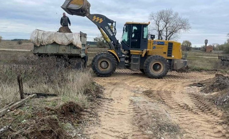 На Корюківщині в Камці та Холмах підсипають вулиці, де немає твердого покриття