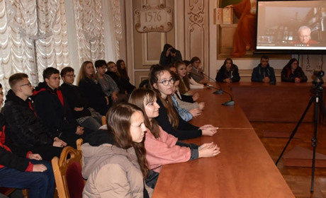 Новини воєнного часу. Старокостянтинівщина. Про передачу унікального видання, опалення та крадіжки