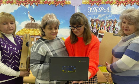 Допомога від ООН: добропільські викладачі отримали ноутбуки