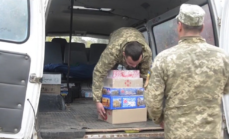 Жителі Балтщини зібрали гроші на квадрокоптер для ЗСУ, а також передали на фронт смаколики