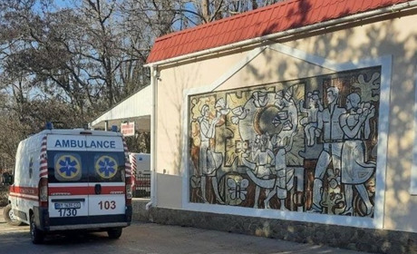 Окупанти розкрадають херсонські лікарні та тиснуть на лікарів: президент звернувся до херсонців