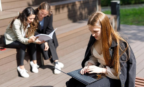 Будь в курсі: можливості для молоді в Україні