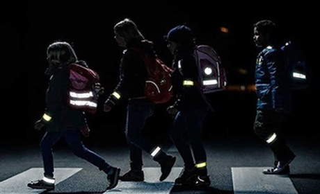 Українців просять "бути помітними" на вулицях у темний час